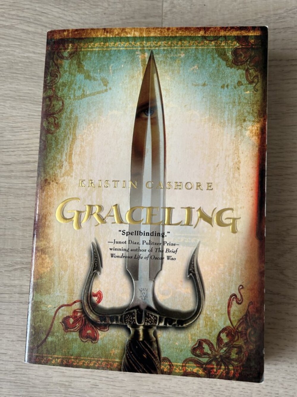 Graceling- Kristin Cashore; paperback